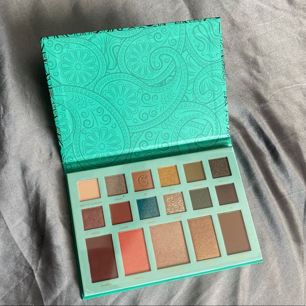 NWT StayWild Tattoo-Inspired Eyeshadow Pallet